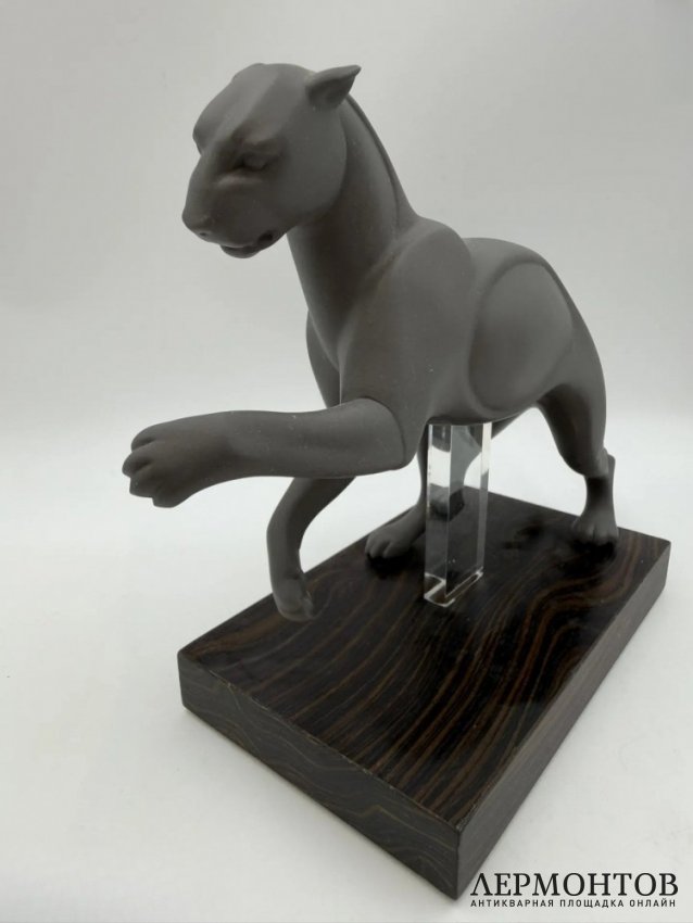 Скульптура «Пума» на постаменте. Фарфор, дерево, Lladro, Испания