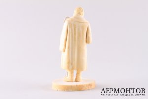 Старик-нищий. Кость, резьба. Российская империя, Тобольск, конец XIX - начало XX века
