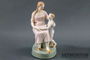 Статуэтка Материнство. Фарфор, роспись. СССР, Городница, 1930е гг.