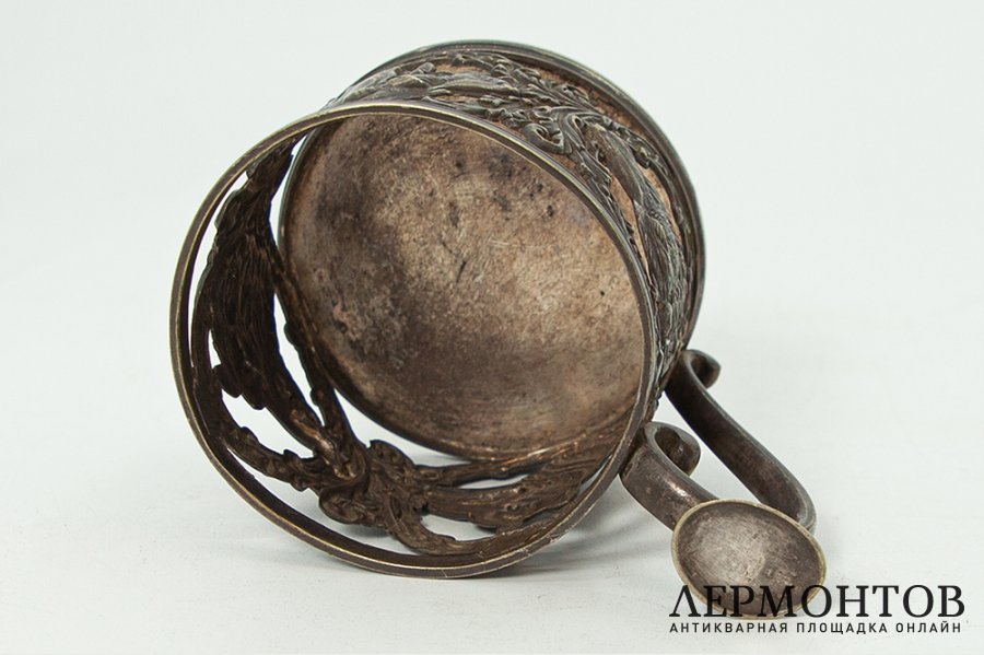 Подстаканник Собака и звери. Россия, фирма Александр Качъ, 1900-е гг. Металл, литье.