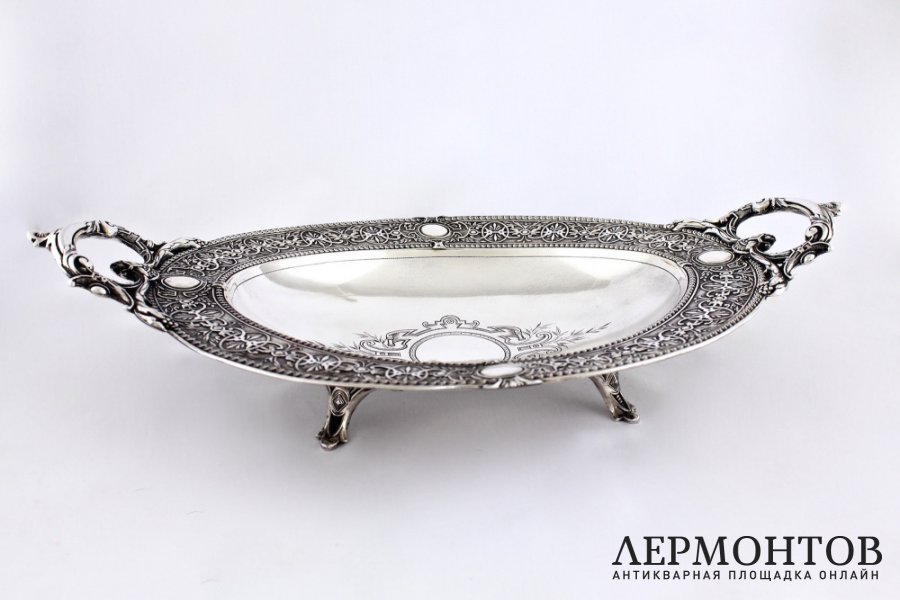 Сухарница на ножках. Серебро 800 пробы. Германия, XIX в.