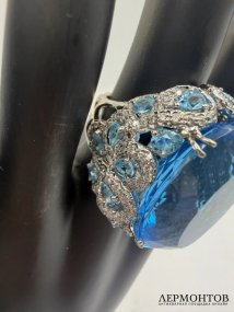 Кольцо с топазом и бриллиантами. Золото 750 пробы