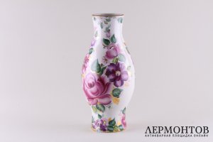 Ваза Розовые цветы. Фарфор, роспись, золочение. СССР, Хайтинский завод, 1970е-80е