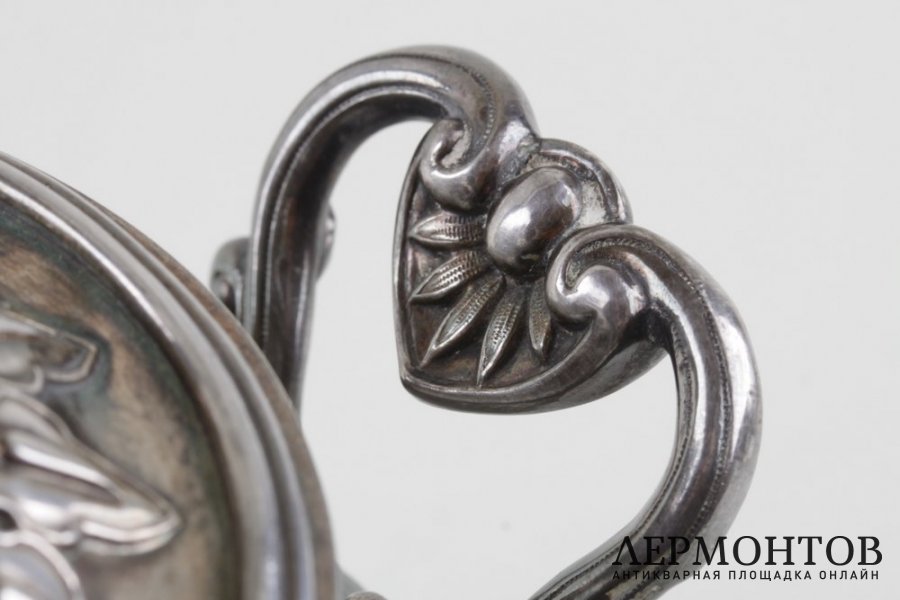 Сахарница в стиле ампир. Серебро 950, гильоше, патина. Франция, XIX век.