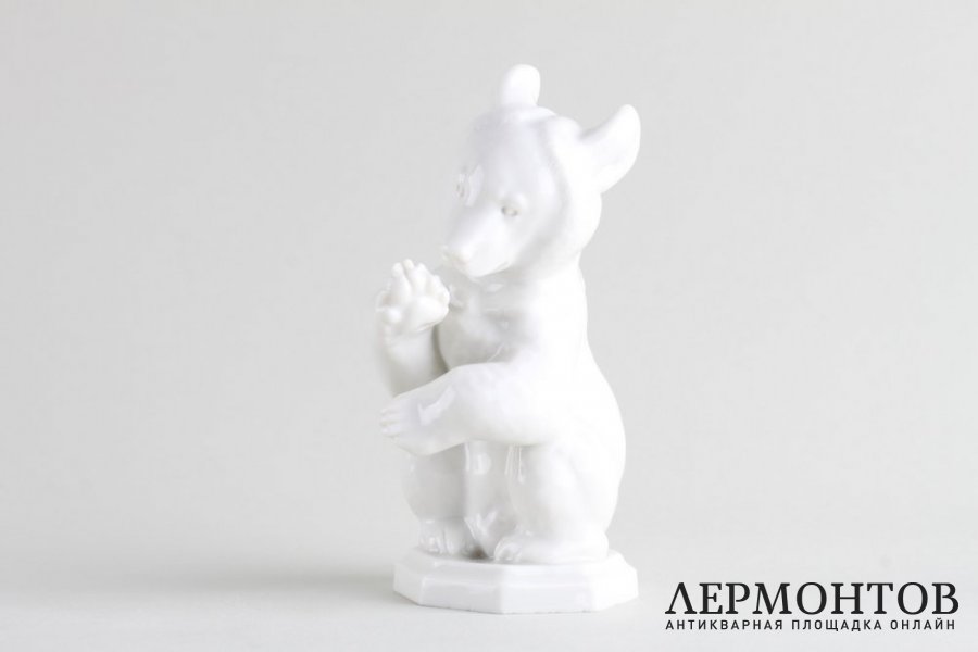 Статуэтка Медвежонок. Фарфор. Германия, фабрика Allach, Theodor Karner, 1938-39