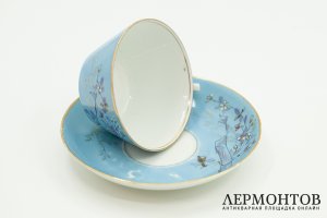 Чайная пара с цветочным декором и ручкой рамкой. Россия, Товарищество Кузнецова, 20 в