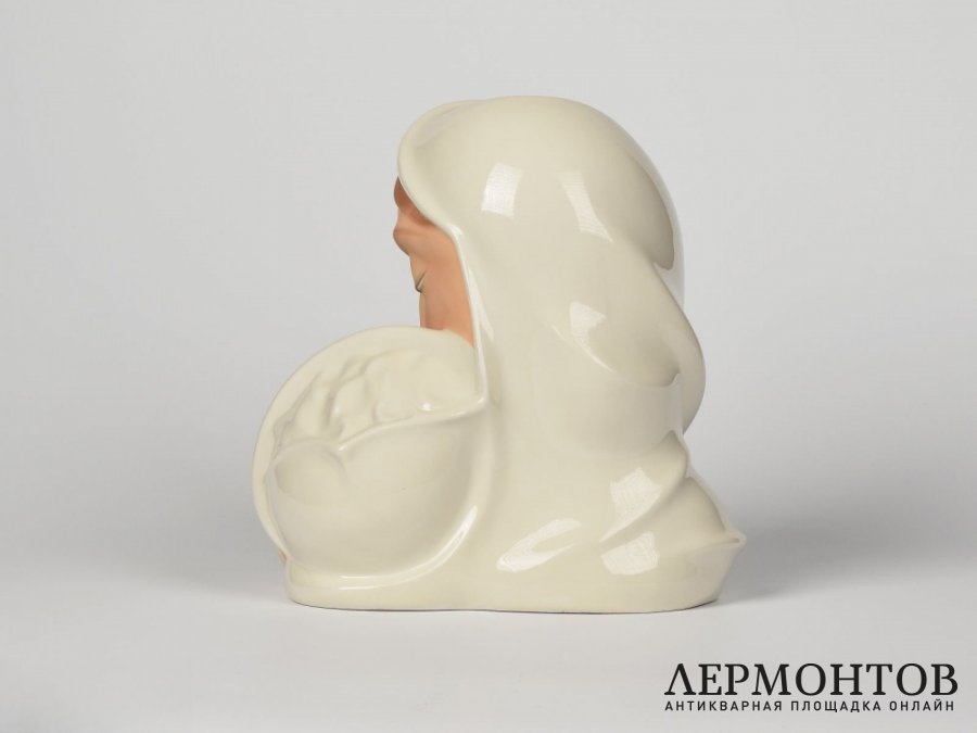 Статуэтка «Мадонна с младенцем», бюст. Фарфор, Pirkenhammer, Чехословакия, 1932 год