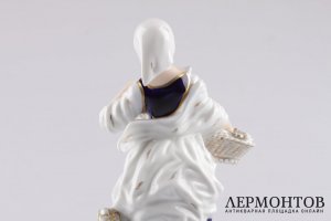 Статуэтка. Сборщица винограда. Фарфор, роспись. Royal Dux Bohemia, XX век.