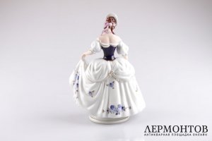 Статуэтка. Девушка в шляпе. Фарфор, роспись. Royal Dux Bohemia, XX век.