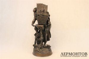 Скульптура. Сборщица ягод. Бронза. Матюрен Моро. Франция.