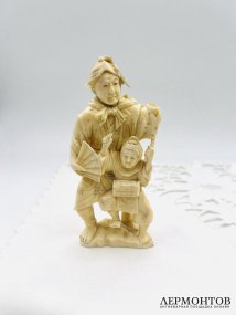 Окимоно «Странствующие артисты». Кость, резьба, Япония, начало 20 века