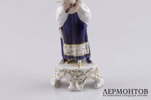 Статуэтка. Дама с лютней. Фарфор, роспись. Royal Dux Bohemia, XX век.