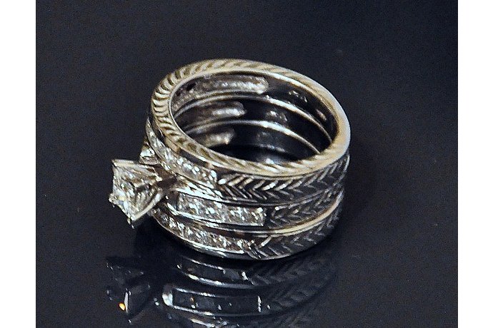 Обручальное кольцо-комплект с бриллиантами 2,08 k.  Золото 585 пробы.