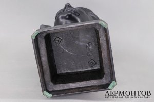 Бюст И.В. Сталин. Чугун, голландская сажа. СССР, Касли, Н. Горин, ок. 1936 г.