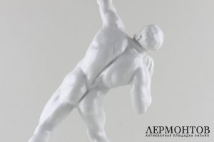 Статуэтка Метатель ядра. Фарфор.  Фабрика Herend, Венгрия, 1950-е годы.