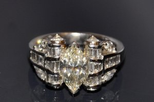 Кольцо  с бриллиантами 2,13 k.  Золото 750 пробы.