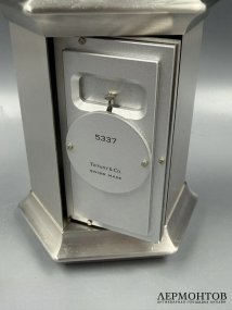 Настольные поворотные часы «Lantern Clock». Латунь, Tiffany & Co., Швейцария