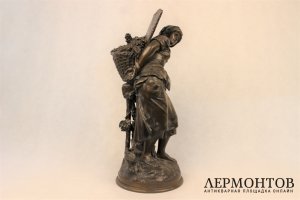 Скульптура. Сборщица ягод. Бронза. Матюрен Моро. Франция.