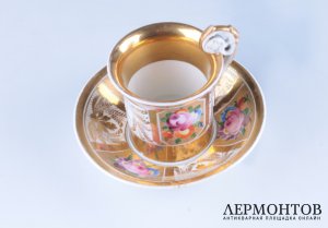 Чайная пара с цветочным декором. Россия,  фабрика Гарднера, 1800-1830-е гг. Фарфор. 