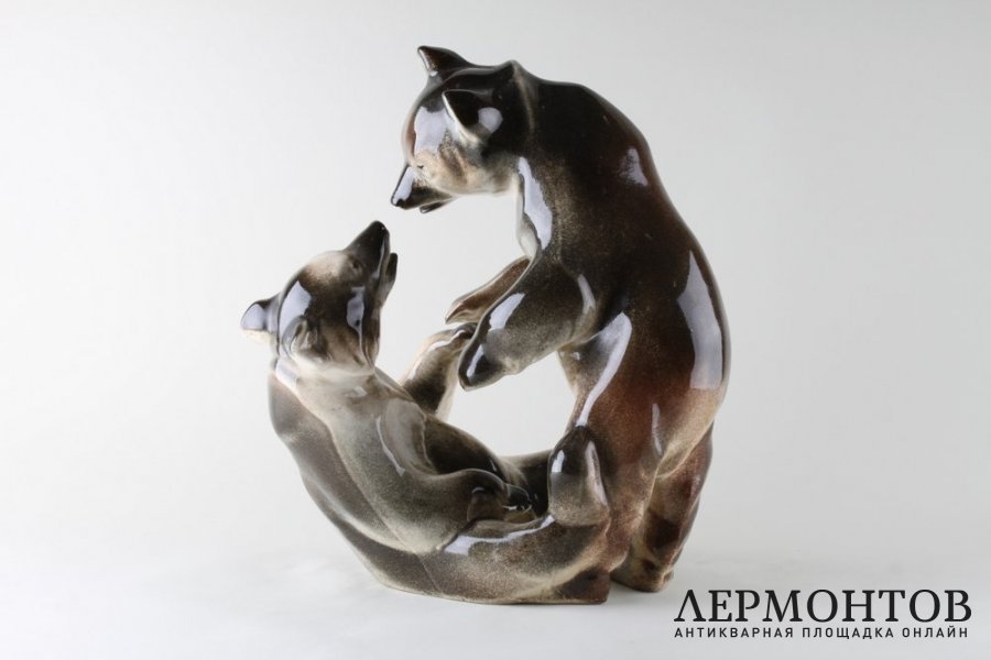 Играющие медвежата. Фарфор, аэрография, роспись. Чехословакия, до 1930-60е гг.
