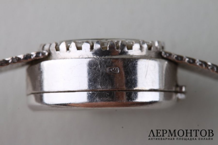 Часы женские. Швейцария, фирма Zenith, нач. 20 в. Белое золото 750 пробы, бриллианты.