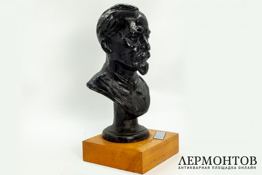 Бюст Феликс Дзержинский. СССР, 1960-е гг. Силумин, крашение.