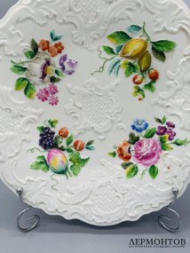 Блюдо с цветочными букетами и рельефом. Фарфор, роспись, Meissen, Германия, 19 век