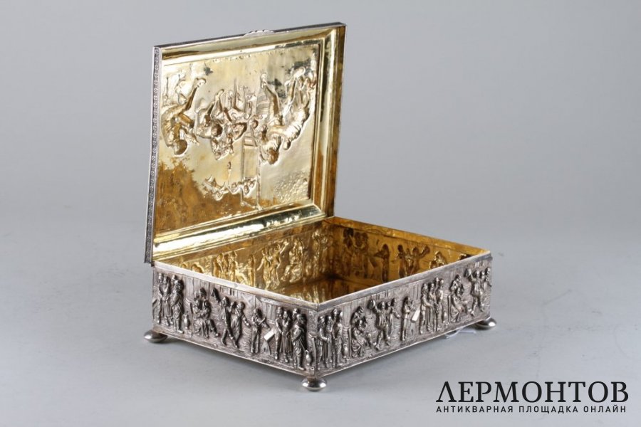  Коробка  с изображением сцены в трактире. Серебро 800. Голландия