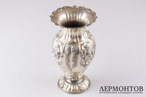 Ваза для цветов в неоклассическом стиле. Серебро 800 пробы. Италия, XX век.