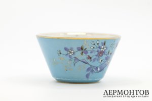 Чайная пара с цветочным декором и ручкой рамкой. Россия, Товарищество Кузнецова, 20 в
