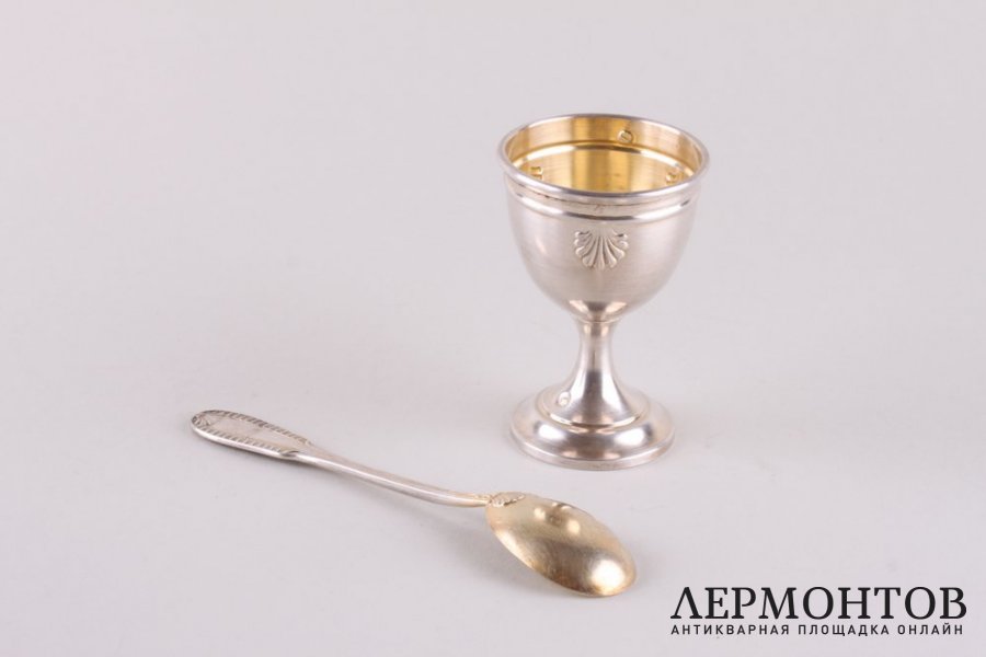 Пашотница с ложкой в коробке. Серебро 950 пробы, золочение. Франция, нач. XX в.
