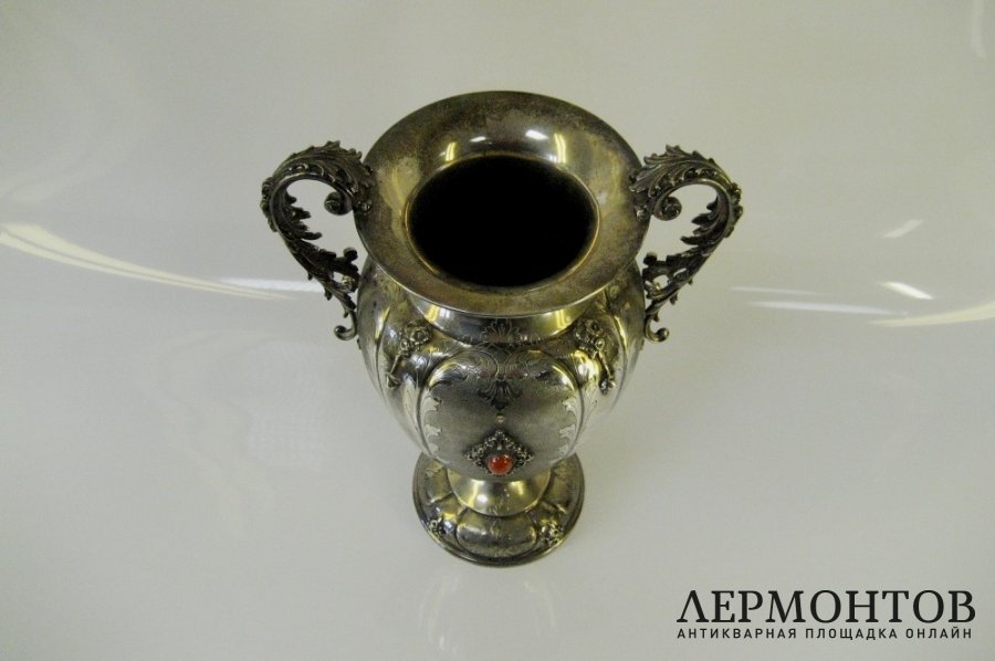 Ваза. Серебро 800 пробы, агат. Италия, начало ХХ века.