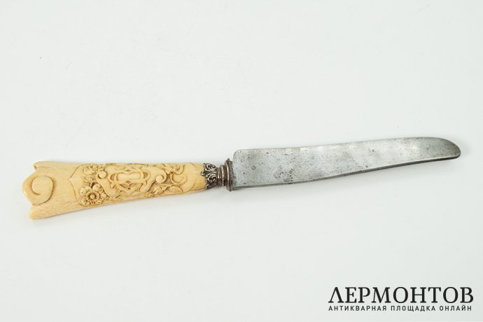 Нож с костяной фигурной ручкой. Западная Европа, конец 19 - начало 20 в. Кость.