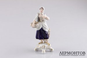 Статуэтка. Сборщица винограда. Фарфор, роспись. Royal Dux Bohemia, XX век.
