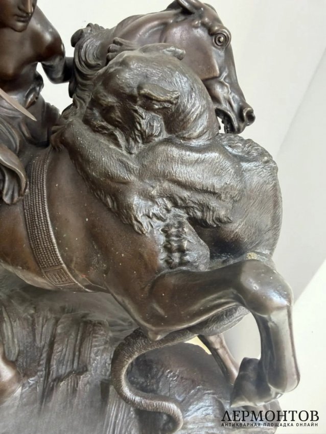 Скульптура «Сражающаяся амазонка». Шпиатр, по модели А. Кисса, H. Gladenbeck, Германия, конец 19 — начало 20 века