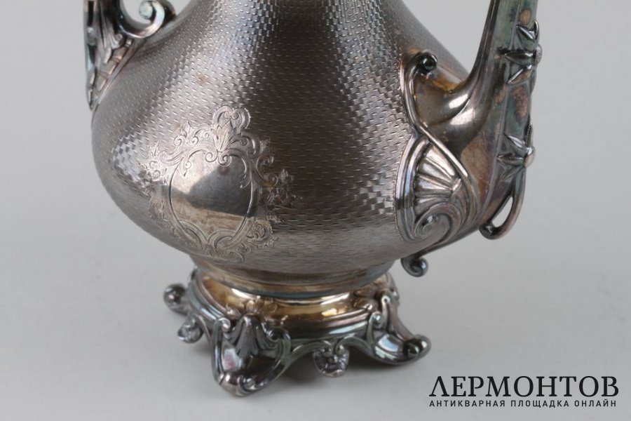 Кофейник в стиле ампир. Серебро 950, гильоше, патина. Франция, XIX век.