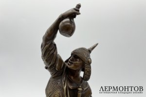 Скульптуры Охотники с добычей. Франция, Париж, кон. 19 в. Бронза, мрамор.