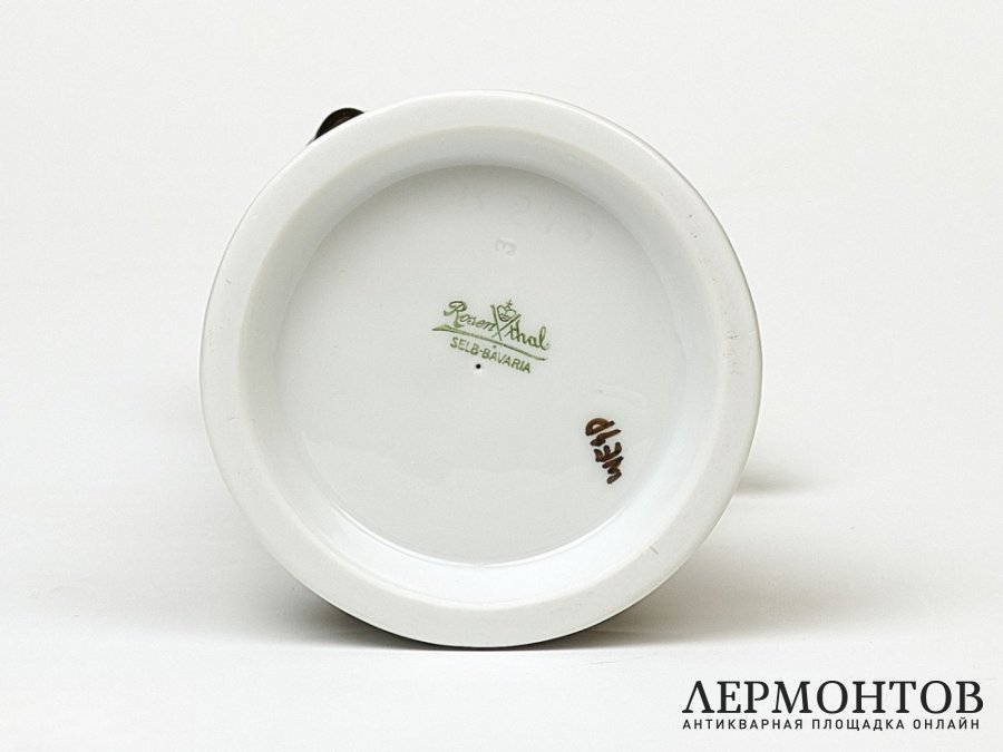 Статуэтка «Сидящая такса». Фарфор, Rosenthal, Германия, 1924 год
