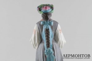 Статуэтка Украинка. Россия, частный завод Гарднера, 19 в. Бисквит, роспись.