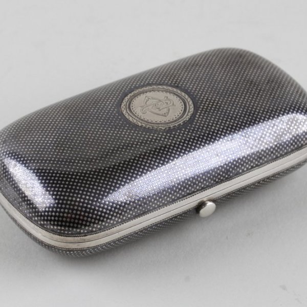 Портсигар с черневым узором. Густав Клингерт. Серебро 84. Российская империя, 1883 г.