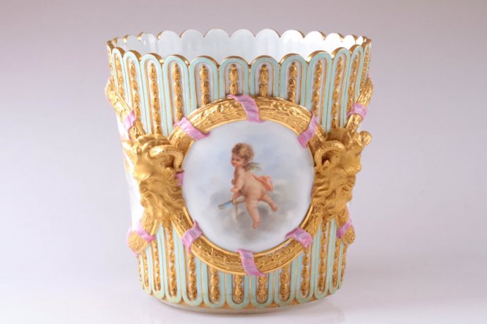 Большое кашпо с живописью в классическом стиле. ИФЗ. Фарфор, роспись, золочение. XIX в.