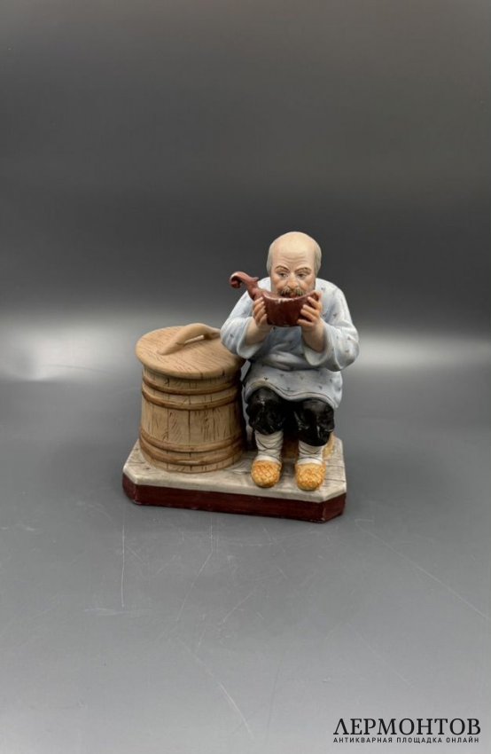 Статуэтка «Мужик с ковшом». Бисквит, роспись, фабрика Гарднера, Россия, 1880–1890 годы