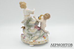 Статуэтка Ангелы, путти с рогом изобилия. Фарфор, роспись. Германия, 1930-1950е гг.