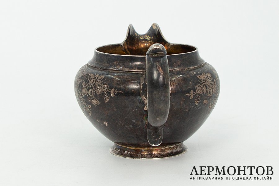 Молочник в неорусском стиле. Российская Империя, мастер А. Векман, 1871 год. Серебро.