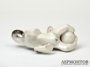 Статуэтка «Котёнок с мячом». Фарфор, Eschenbach, Германия, 1947–1953 годы