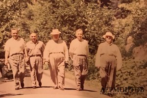 Чайный сервиз. Фарфор, кобальт. Подарок Н.Хрущева - провенанс, собрание Н.Г. Игнатова
