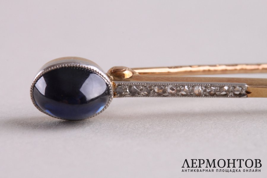 Брошь с сапфиром 2 ct и бриллиантами. СССР. Золото 583 пробы.