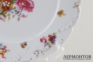 Тарелка с изображением цветов. Фарфор. Товащество Кузнецова, 1889-1917