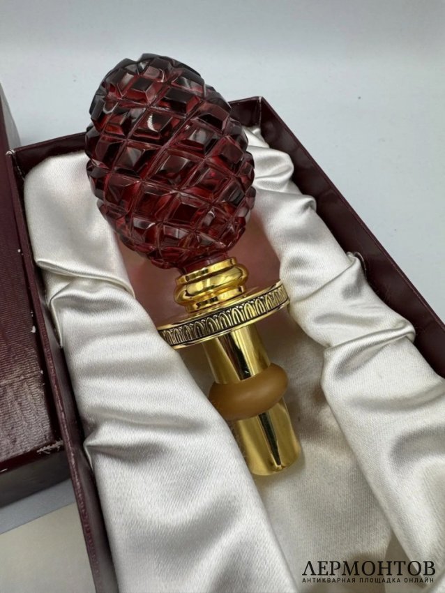 Пробка для бутылки «Сосновая шишка». Хрусталь, металл, Faberge, Германия, 1990-е годы