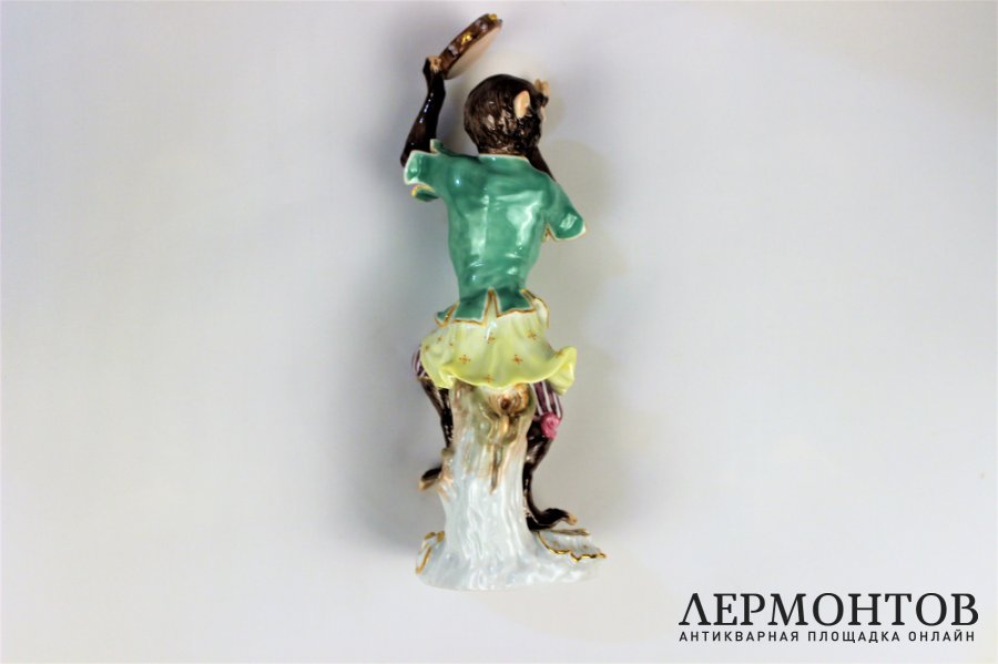 Фигурка. Обезьяна, играющая на бубне. Мейсен. Германия